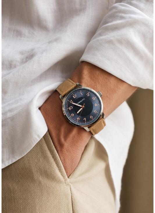 Relógio de Pulso Analógico Masculino com Mostrador Azul e Pulseira Marrom