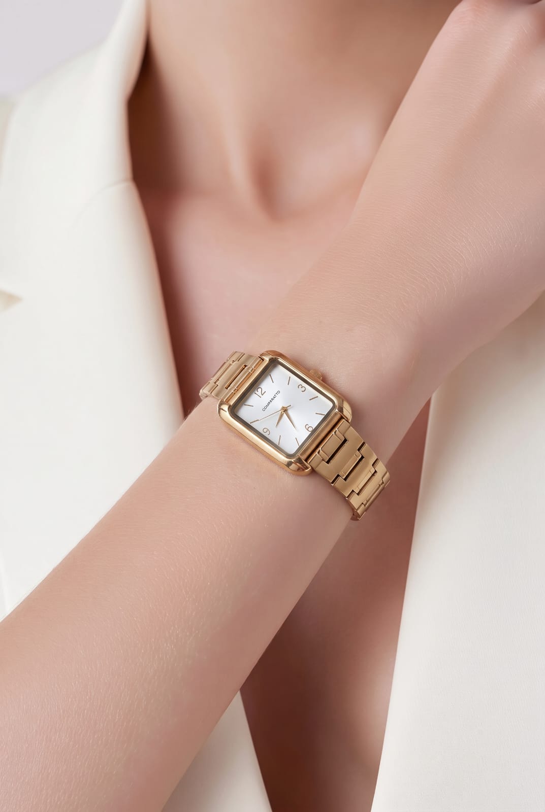 Relógio Feminino Analógico Retangular Dourado com Pulseira Metálica e Mostrador Branco