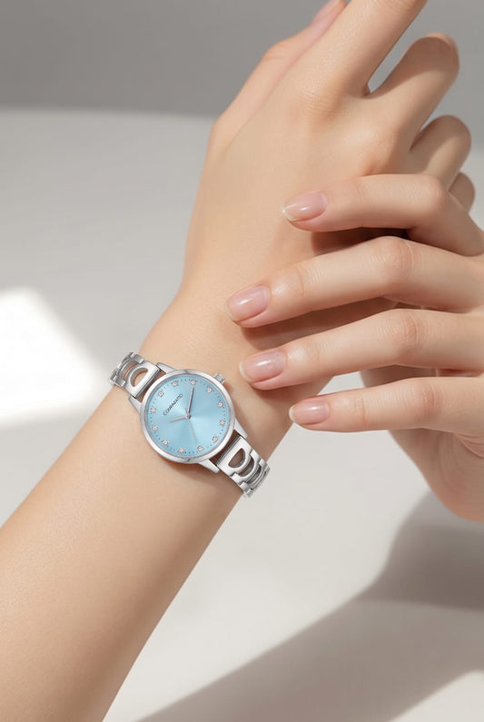 Relógio Feminino Comparatto Analógico Prata com Mostrador Azul Claro e Pulseira Metálica de Elos